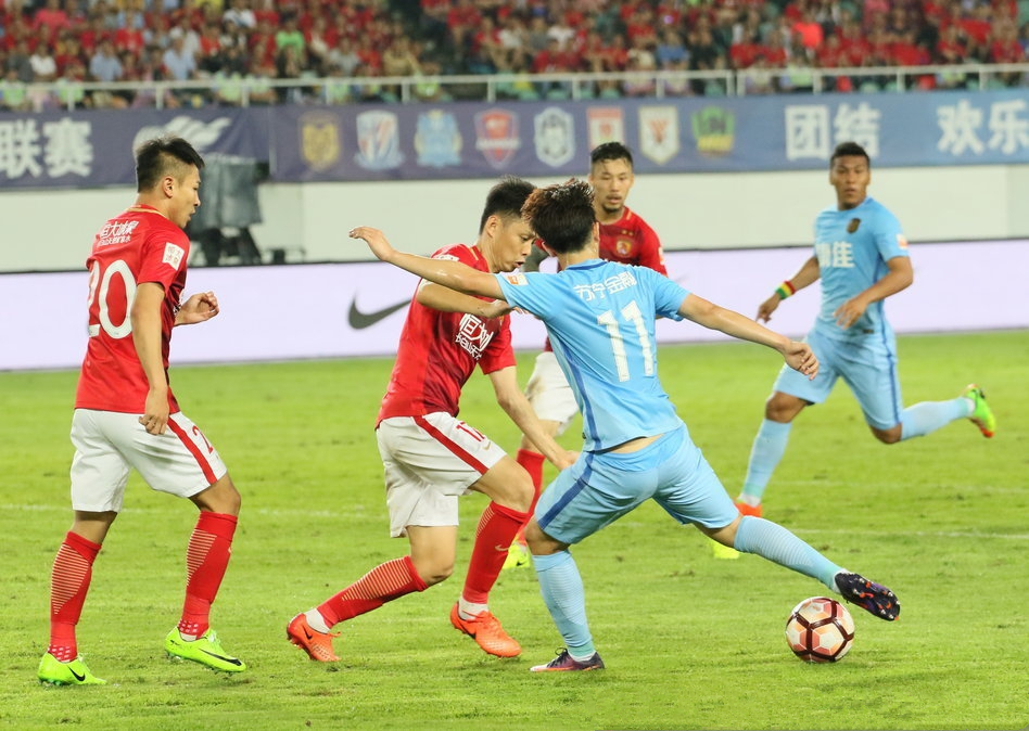 李学鹏郑智郜林,李学鹏和高拉特垫球