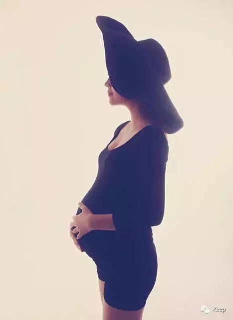 孕早期可以做马甲线训练吗,怀孕还练马甲线的孕妈