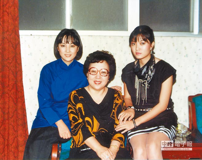 她是甄珍的妹妹,曾经的清纯让邱淑怡黯然失色,现在却疾病缠身