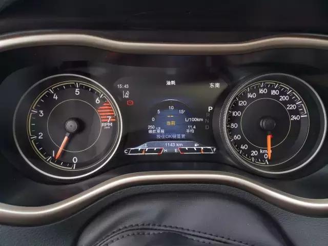 2017jeep自由光内饰功能,2017款jeep自由光可以播放视频