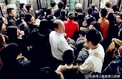 为个座位，孕妇胸口被擂一锤