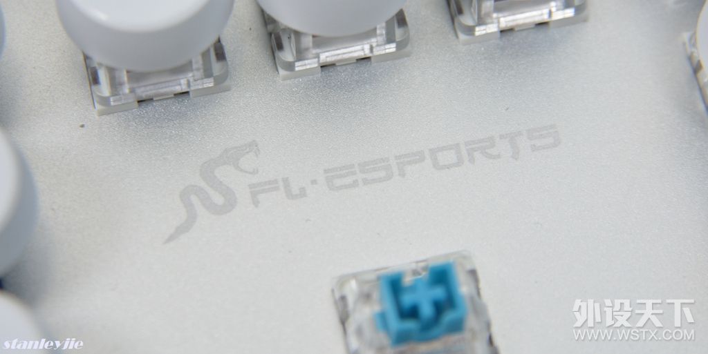 腹灵光轴机械键盘怎么样,红轴104机械键盘测评