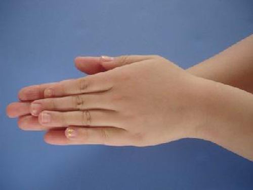 如何预防头发油腻脱发,怎样保护长发和预防脱发还有白发