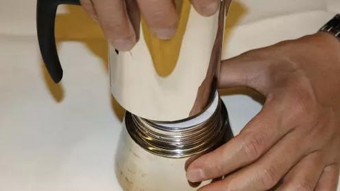 咖啡摩卡壶使用教程,摩卡壶新款双阀教程