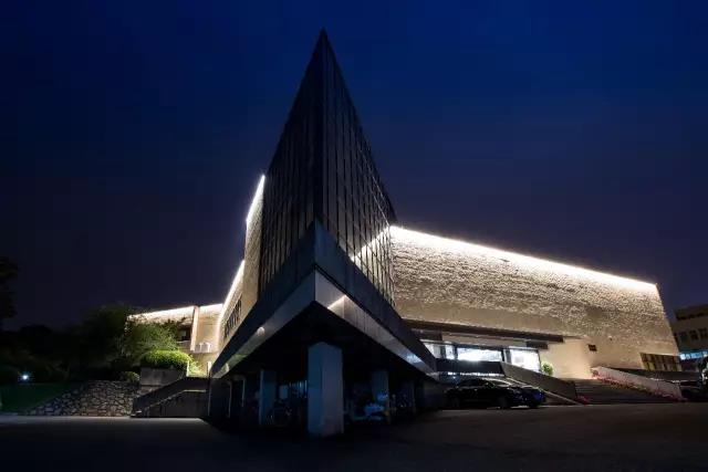 帝国大厦、堪培拉电讯塔、广州塔、杭州东站，浙大用这种方式庆生