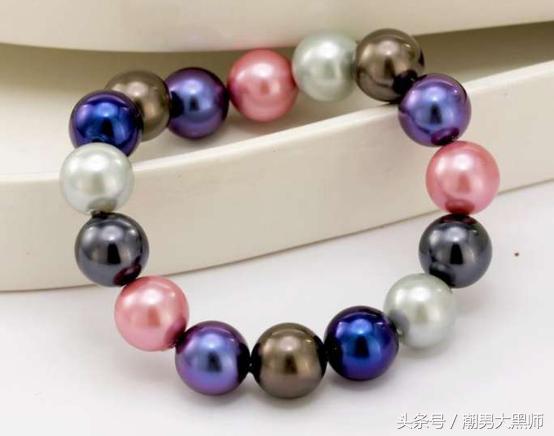 珍珠寓意美丽和纯洁,珍珠象征纯洁高贵