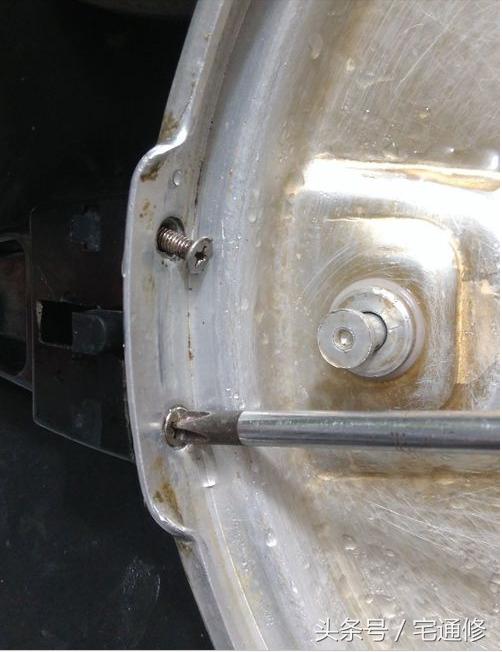 高压锅手柄处漏气维修视频,高压锅气阀顶不上去怎么回事