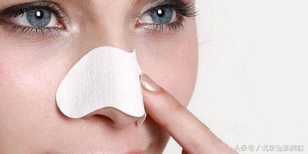 怎么挤黑头的正确方法,手挤黑头跟工具挤黑头有什么区别