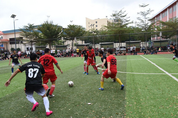 第一届“天岭杯”排球、足球邀请赛在天涯区开幕