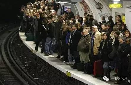 被困室内时正确的做法是,被困在情绪里该怎么做