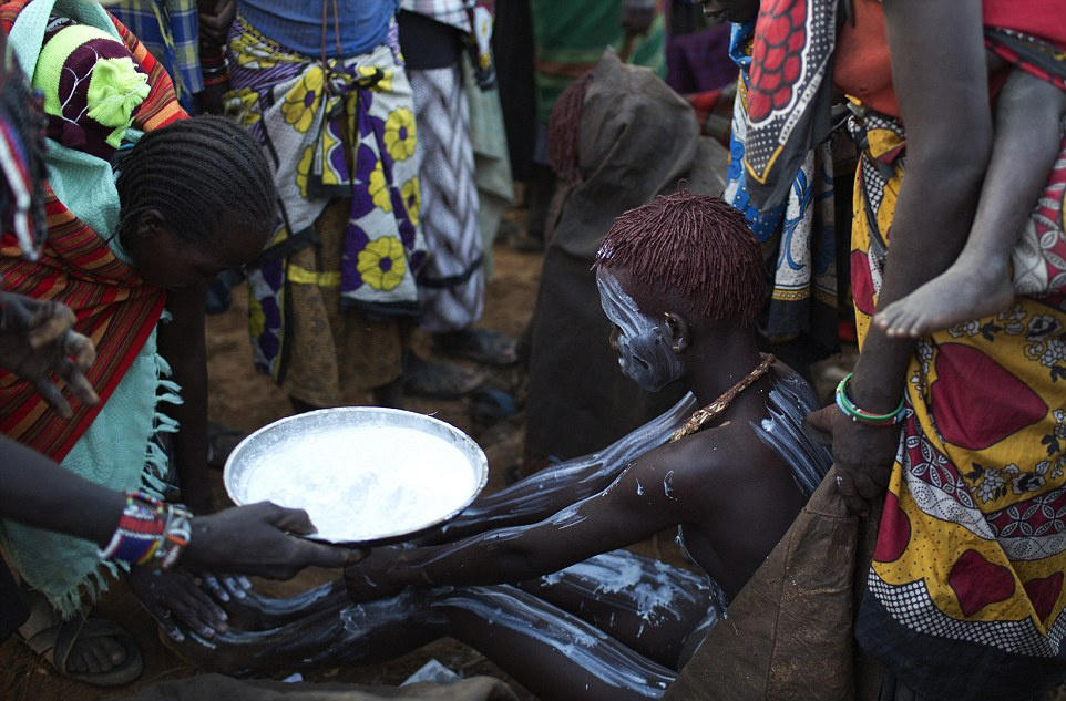 揭秘四大部落的“自残”习俗他们都是一群游荡的吉普赛