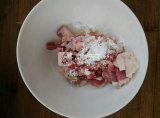 香肠炒秋葵做法步骤,炒秋葵鸡蛋的家常做法