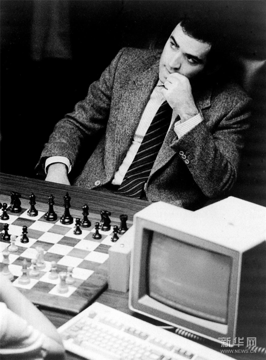 人机大战首局柯洁苦战落败,柯洁三盘人机大战