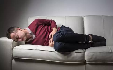 老人突然肚子疼医生说怕猝死,老人每到凌晨出现腹痛什么原因