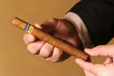 正确且优雅地抽雪茄,第一次抽雪茄都要尝试一遍吗