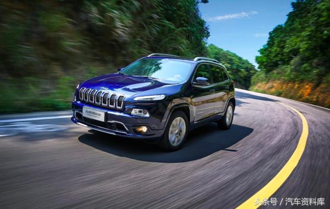 试驾jeep自由光高性能版,jeep自由光2021款2.0自吸试驾