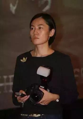 与窦唯相爱相杀十年的她，用记录了中国那个不朽的摇滚时代