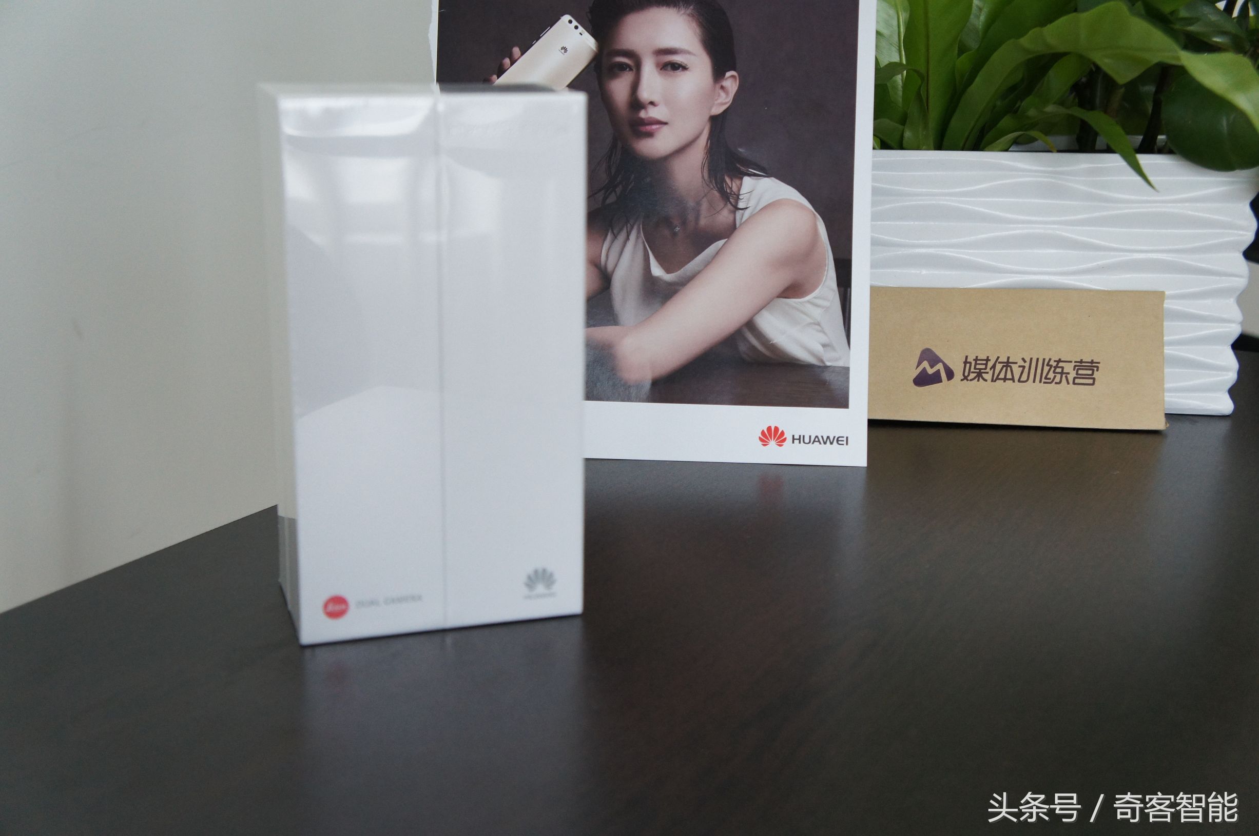 华为p10plus钻雕金,华为p10plus现在还值得买