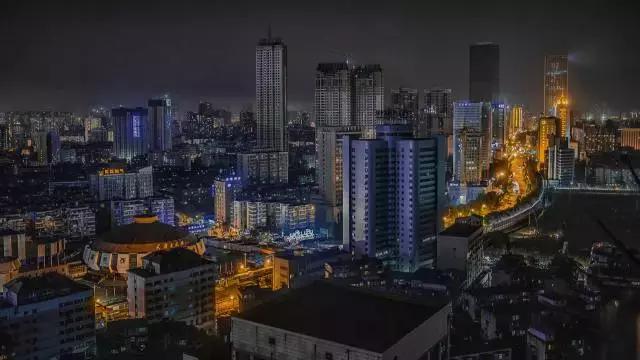 武汉city天台酒吧,武汉江汉路隐藏在二楼的主题酒吧