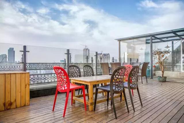 武汉city天台酒吧,武汉江汉路隐藏在二楼的主题酒吧