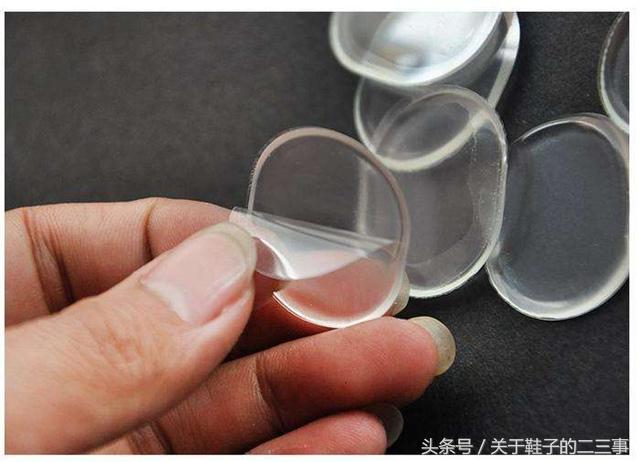 新鞋磨脚是鞋的问题还是脚的问题,新鞋磨脚怎么办可以用醋浸泡吗