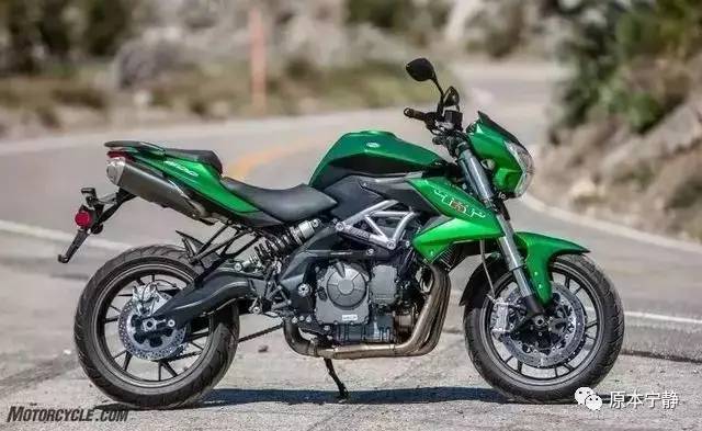 外国人骑新款贝纳利黄龙600,黄龙600和贝纳利是一个车吗