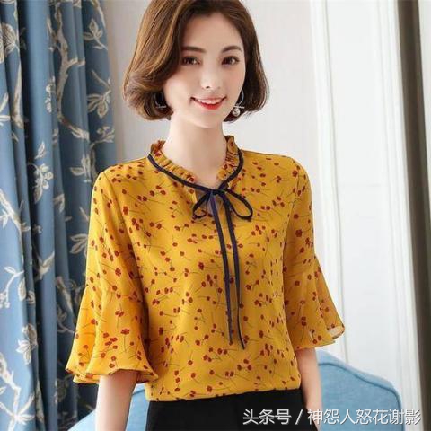 雪纺衫这样搭配简直神美了,流行印花雪纺衫和连衣裙