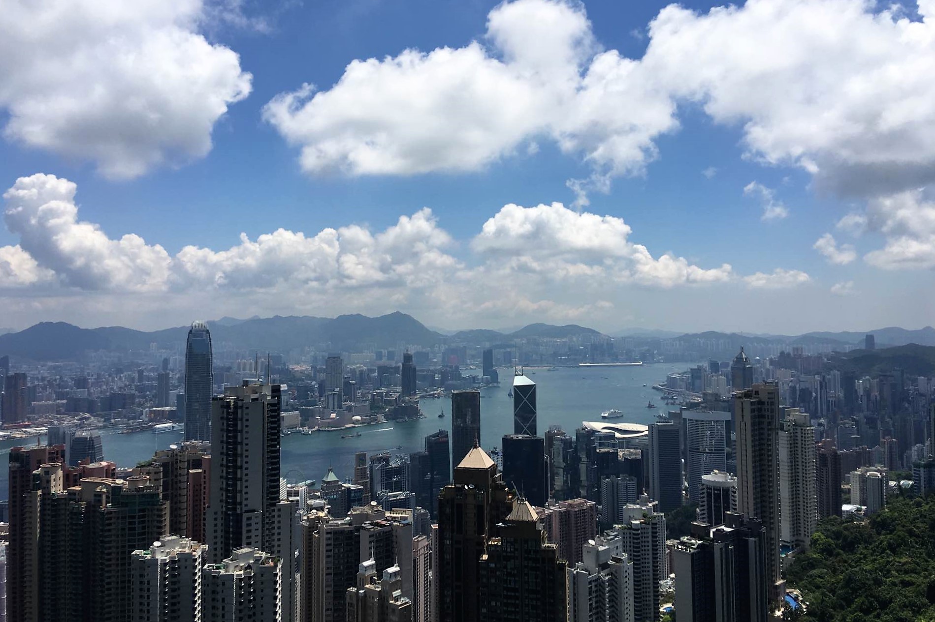 香港的汽车为什么看起来那么干净,香港汽车很干净