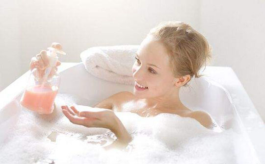 后背长痘怎么治疗最好的方法,青少年脸上和后背长痘怎么解决