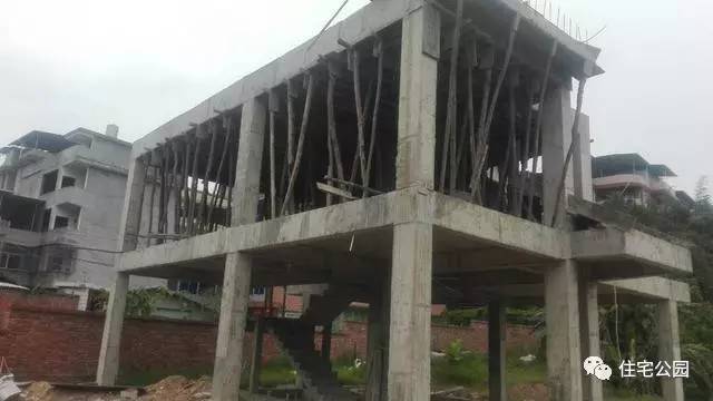 框架结构自建房地基筏板基础,自建房老基础与新筏板基础的结合