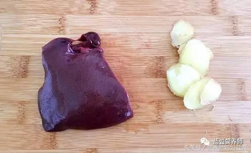 宝宝查血缺铁了，麻麻自制猪肝粉来食补！