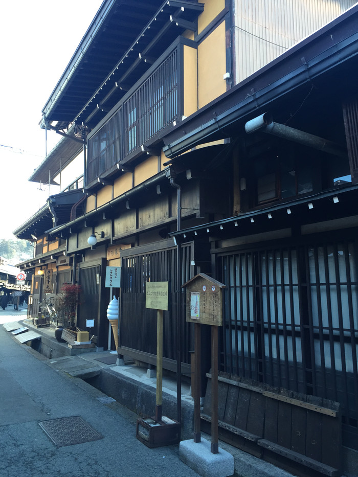 日本的冬天依旧色彩绚烂,冬季日本的冰雪阳光