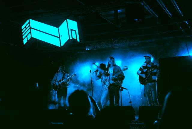 离京前夜，我们跟HolyBouncer约了顿二锅头