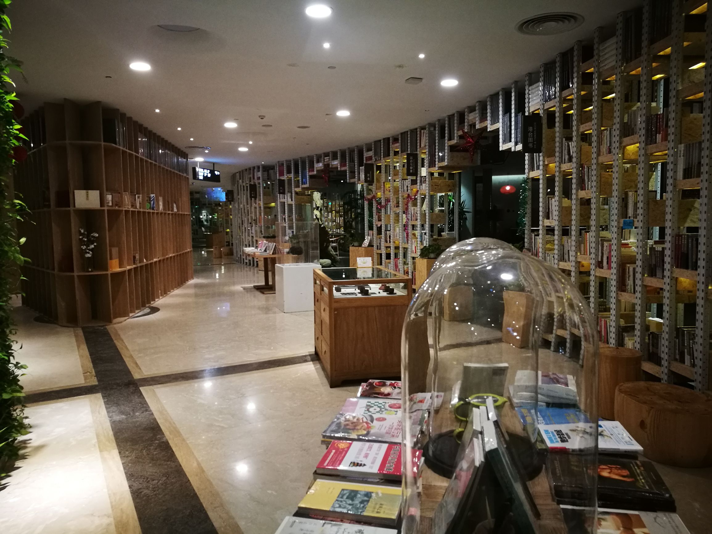 满足了对书店所有的想象,三亚小众书店推荐