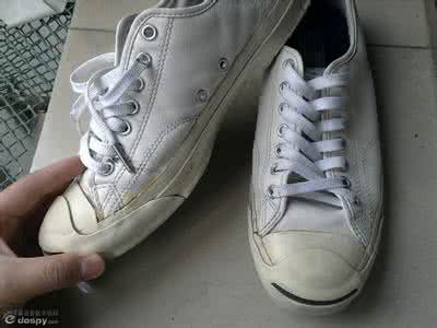 解决鞋子发黄,网面白鞋子发黄洗白小窍门