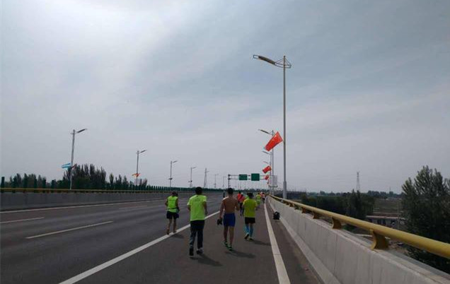 银马槽点那么多但是究竟是什么支撑你们跑过了黄河抵达终点？