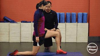 足球训练后拉伸放松,足球动态拉伸八个动作名称