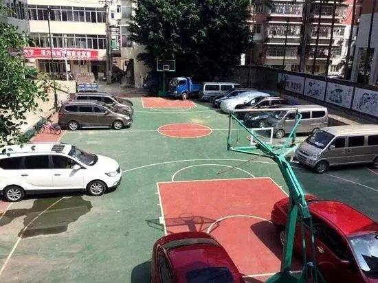 中国篮球十大奇葩事件,中国奇葩球场