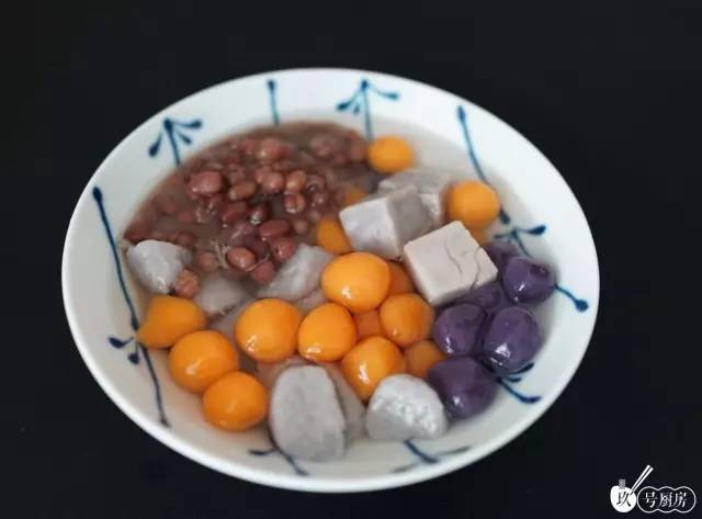 龟苓膏甜品教程,自己做的龟苓膏芋圆甜品很成功