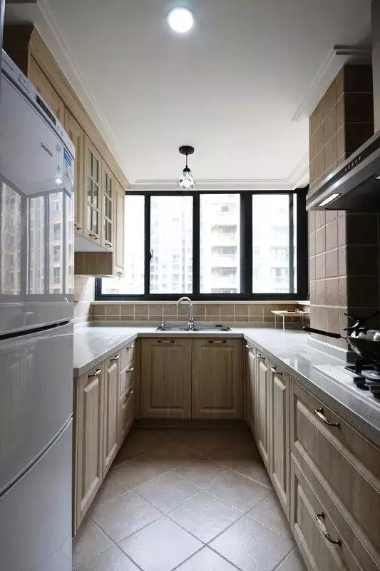 昆明未名城婚房装修，卫生间装了隐形门，朋友来做客到处找厕所！