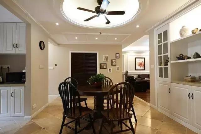 昆明未名城婚房装修，卫生间装了隐形门，朋友来做客到处找厕所！