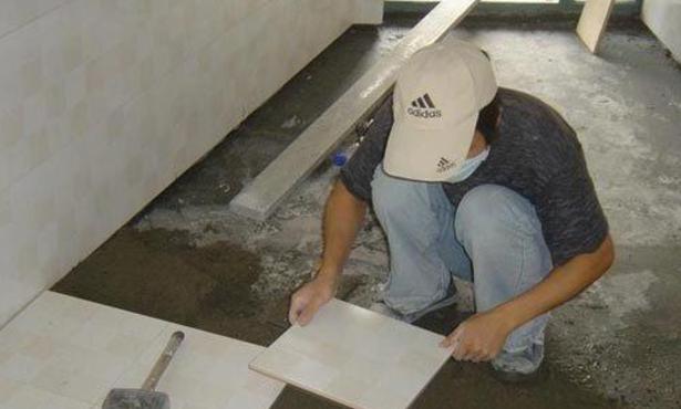 瓷砖拖地有味什么原因,拖地后瓷砖有股鱼腥味是怎么回事