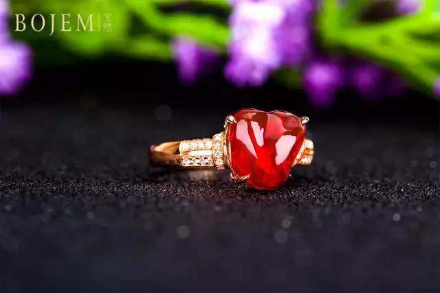 南红手串多年后有变化,南红手串跌价严重吗