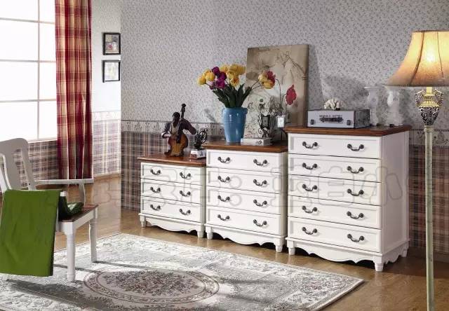 小边柜极简风格,有边柜的背景墙