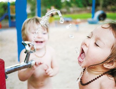 天气太热宝宝身上会热吗,天气太热会不会导致宝宝发烧