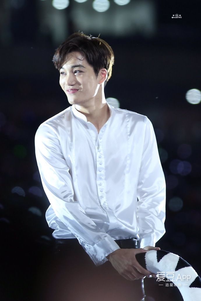 「EXO」「分享」170604玩偶面前茶蛋集体变三岁：我不管，我就是要和这只老虎玩嘛