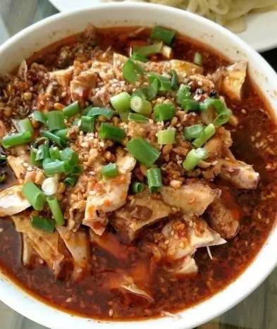 精彩搜街｜不到1000米的麦岛路北段竟然有35家大大小小的饭店！