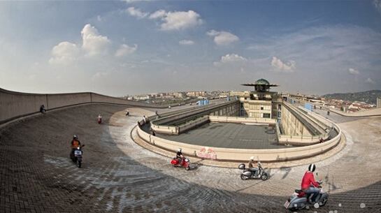 惊险高楼攀爬视频,最牛逼的楼顶花园