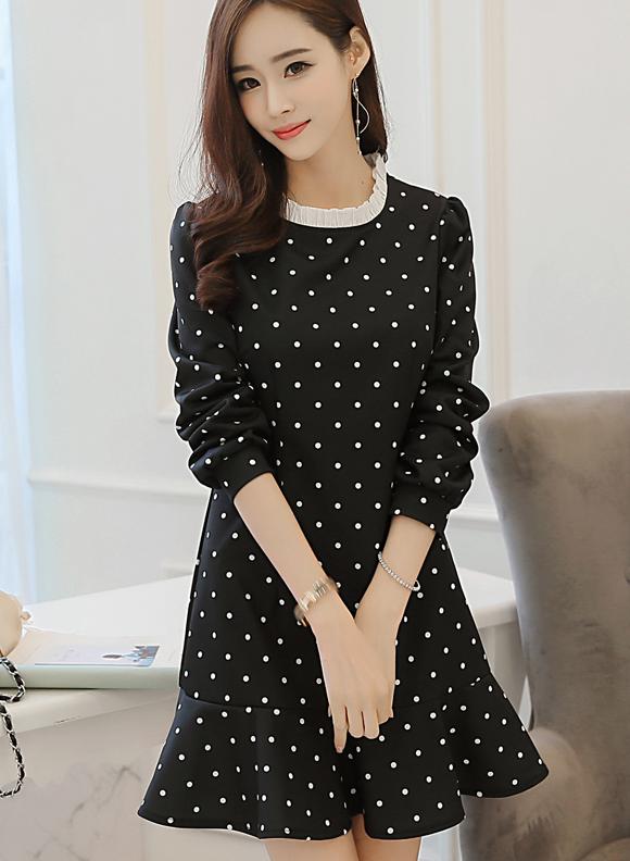 女士连衣裙裙边带花苞,裙边露花边的连衣裙