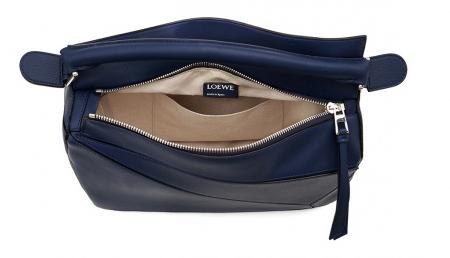 伦敦时装周时尚衣服穿搭,最新时装周街拍包包